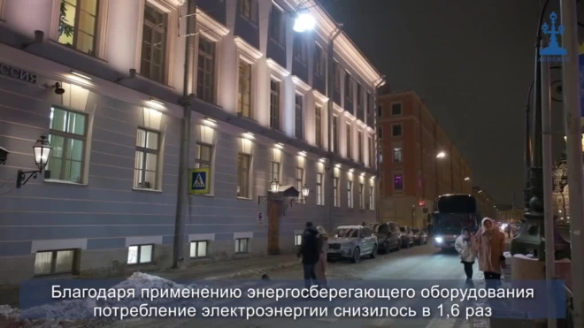 Канал Грибоедова в Петербурге осветили современные фонари