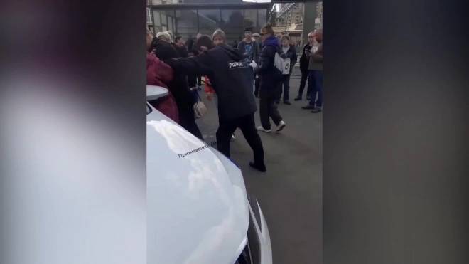 Полицейских уволили после жесткого задержания пожилой женщины у станции метро "Удельная"