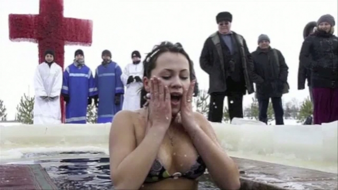 Две москвички едва не утонули в крещенской купели