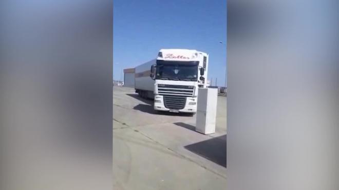 Казахстан сообщил о пробке из грузовиков на границе с Россией из-за усиления контроля
