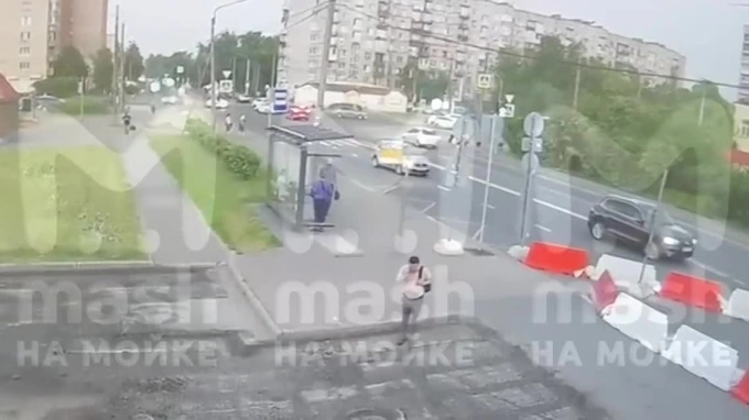 Во время шторма в Петербурге 1 июля мальчика порезало стеклом остановки