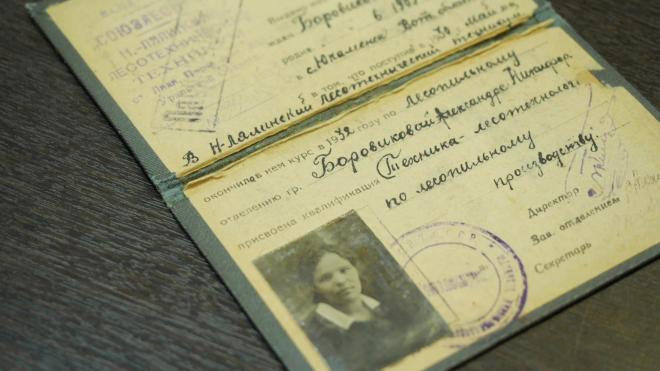 Петербуржец планирует издать более 900 страниц блокадных дневников своей бабушки