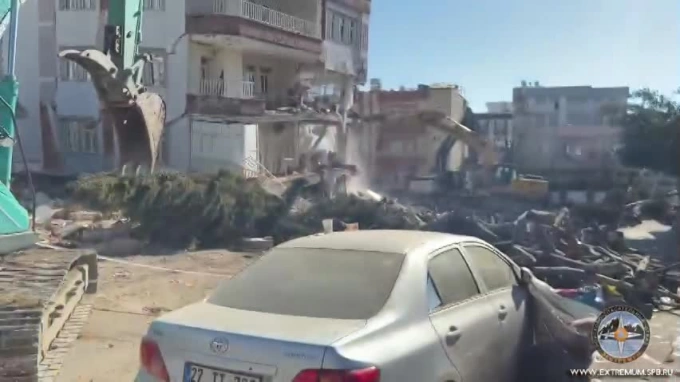 Спасатели из Петербурга 5 суток подряд работали с завалами в турецком Адыямане