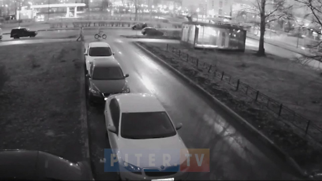 Появилось видео с места аварии с бордюрным камнем на Витебском