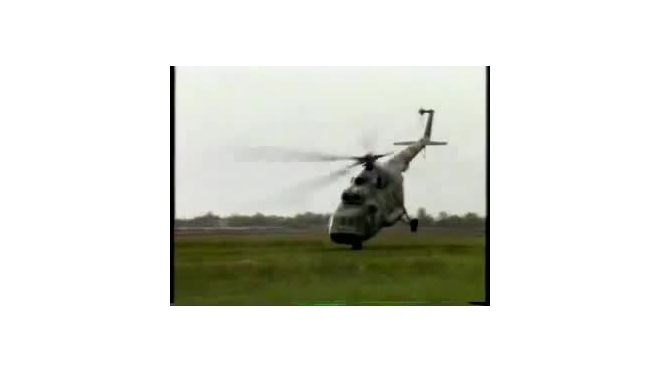 В Хабаровске военный вертолет Ми-8 врезался лопастями в землю