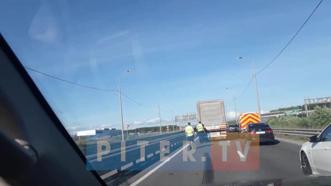 На Левашинском шоссе произошла авария с участием фуры