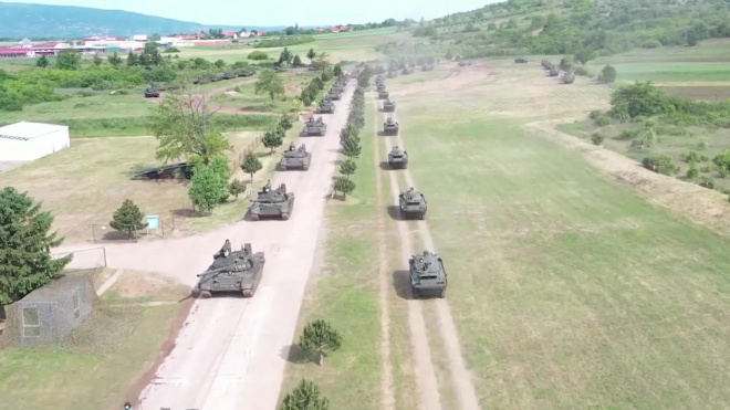 Минобороны РФ передало Сербии танки и БТР