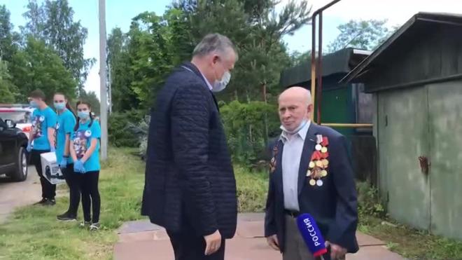 Александр Дрозденко побывал в гостях у ветерана ВОВ