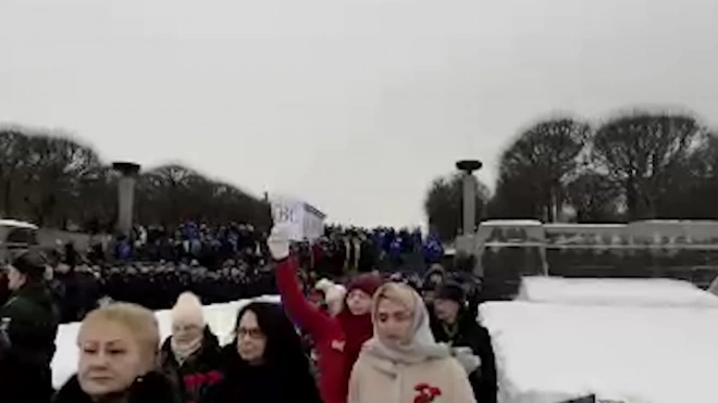 На Пискаревском кладбище состоялась церемония возложения венков