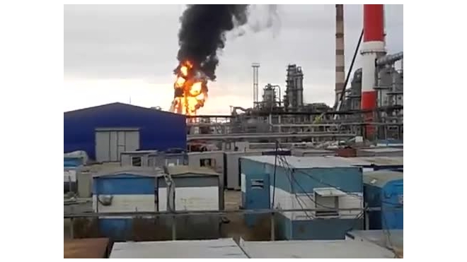 Пожар на нефтеперерабатывающем заводе в Саратове, есть пострадавшие