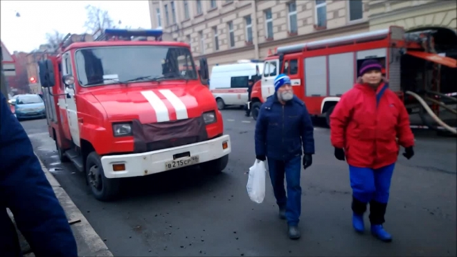 В Петербурге горит жилой дом на Чкаловском проспекте