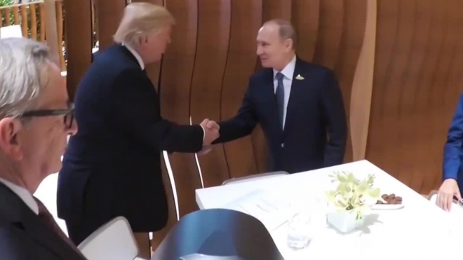 Появилось видео: Трамп дружески приобнял Путина на саммите G20