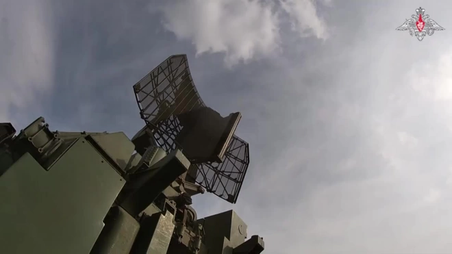 Минобороны показало кадры боевой работы расчета ЗРК "Тор-М1"