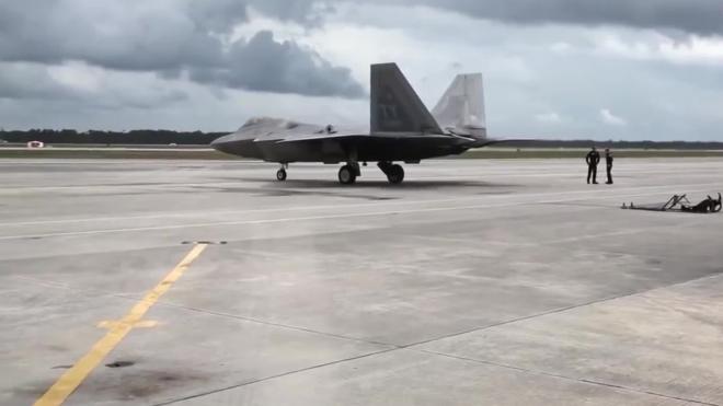 Американский истребитель F-22 станет легкой мишенью для Су-57