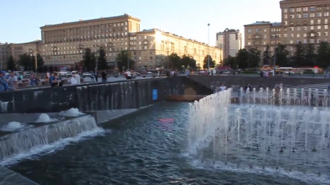 Фонтан на Московской площади снова работает