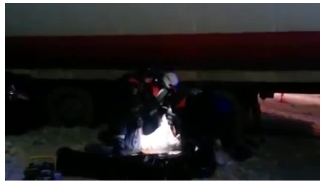 Видео и фото с места смертельной аварии под Ярославлем опубликовали в сети: легковушка залетела под большегруз