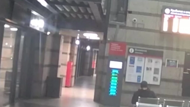 На Ладожском вокзале у несовершеннолетних спортсменов украли два смартфона