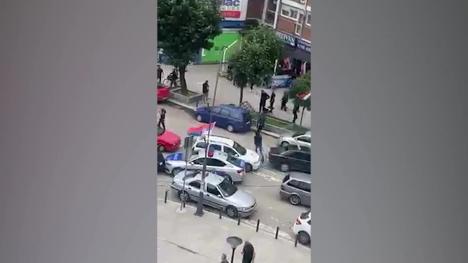 Сербы вышли на протест на севере Косова из-за ареста местного жителя полицией