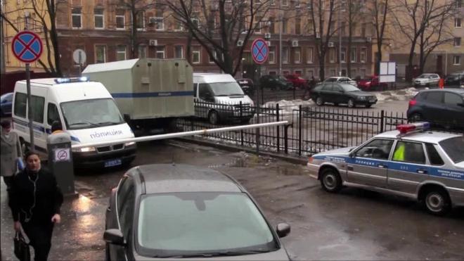  В Приморском районе задержаны четверо мужчин, угрожавших петербуржцу "розочкой"