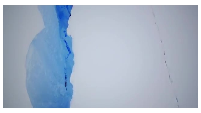 Впечатляющее видео из Антарктики наводит ужас и завораживает