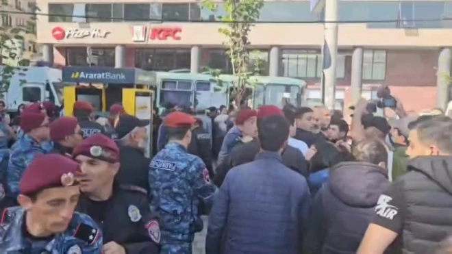 В Ереване проходит шествие с требованием отставки Пашиняна