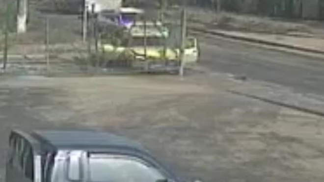 Видео из Бурятии: таксист протаранил столб и забор