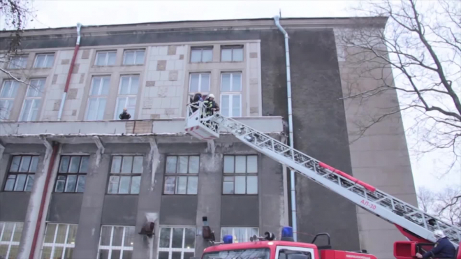 За этот день в Петербурге эвакуировали более 30 объектов