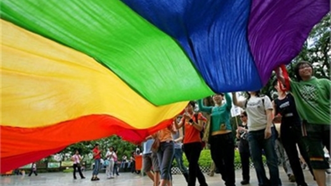 Московские геи проведут парад, несмотря на запрет властей и угрозы православных