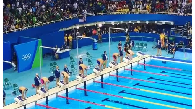 Фанаты сняли на видео очередной чемпионский заплыв Майкла Фелпса