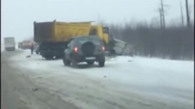 В Югре в тройном ДТП погибли 4 спасателя