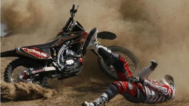 Двух испанских мотогонщиков раздавило в страшной аварии на Moto America