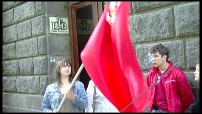 У офиса НТВ протестовали против фильма, обруганного Мединским