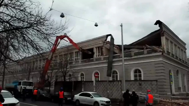 Видео: манеж Финляндского полка на Васильевском острове начали сносить