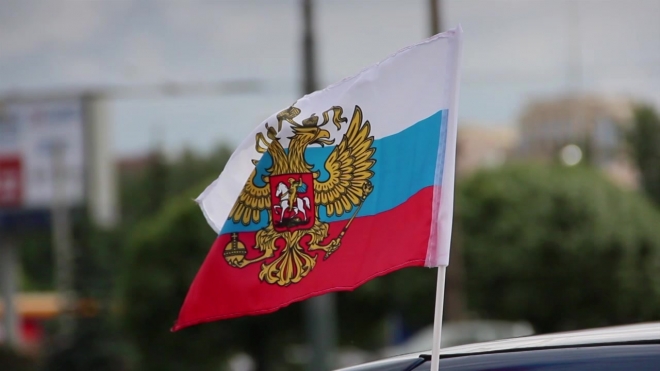 Участники автопробега в День России спасли триколор