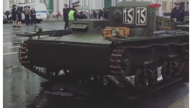 Танки на Дворцовой площади стали хитом Instagram