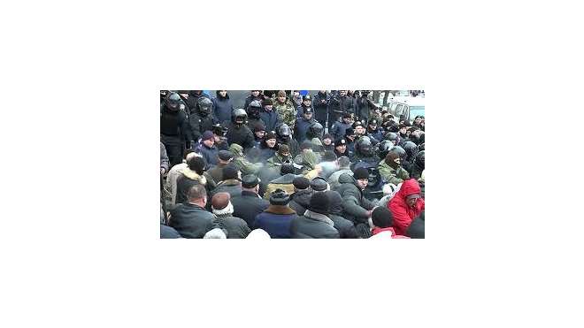 Новости Украины: ОГА в Виннице штурмовали завезенные "титушки" – глава местной милиции
