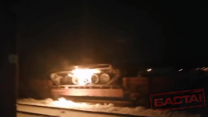 фейки горящих танков рф. милитари парк красное село. танк ночью. танк из спичек. поджог танка.