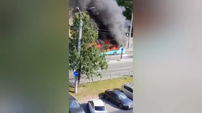 На Ланском шоссе загорелся лазурный автобус