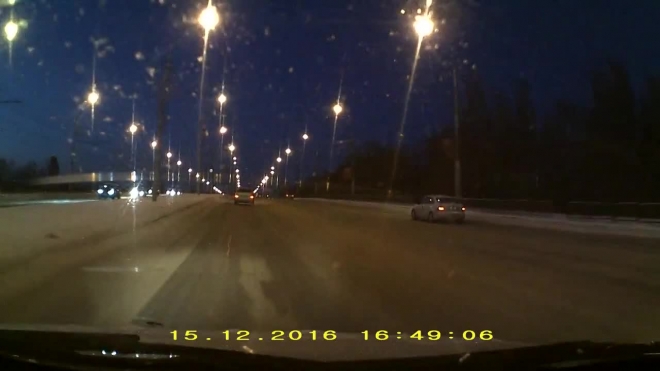Появилось видео ДТП с перевертышем на Петровском мосту в Липецке
