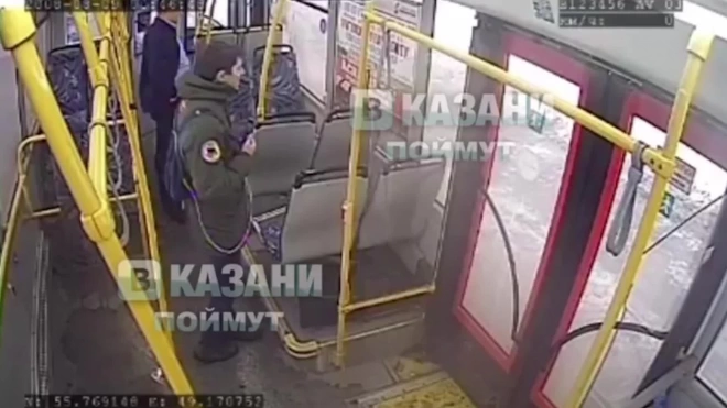 В Казани пассажир автобуса брызнул "перцовкой" в лицо кондуктора