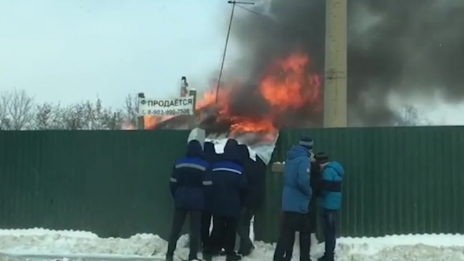 Появилось видео загадочного пожара в Барнауле