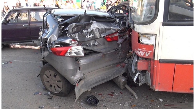ДТП с автобусом в Перми: пострадало 15 машин и два человека