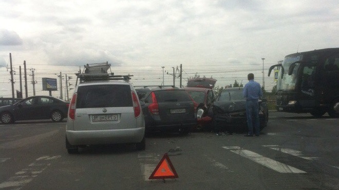 На выезде из Шушар столкнулись 4 машины, перед местом ДТП собралась пробка