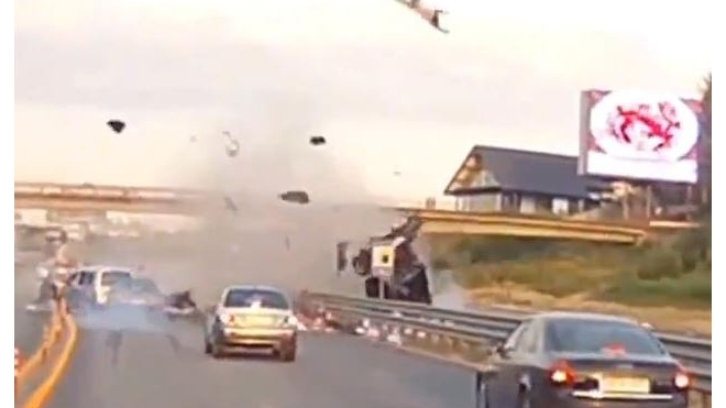 Страшное ДТП произошло в Подмосковье: водитель внедорожника подлетел на 20 метров