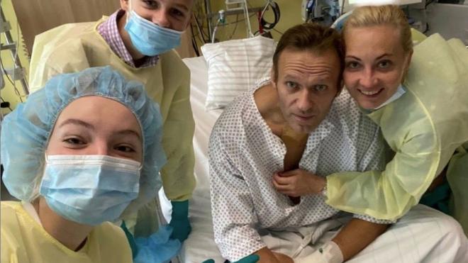 Навальный опубликовал первый пост в Instagram после госпитализации