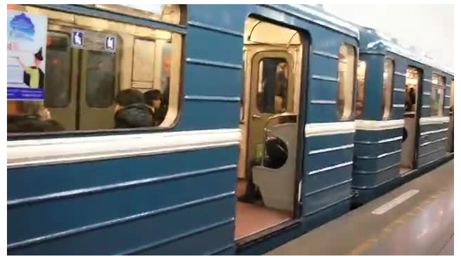 Самоубийца бросился под поезд на «Балтийской», парализовав движение «красной» ветки метро