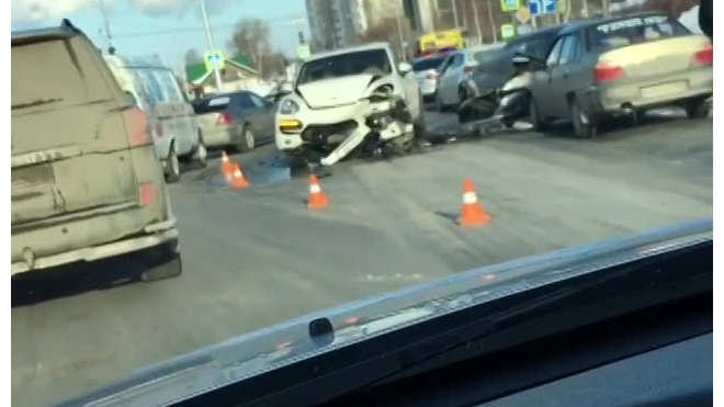 Появилось видео жесткого ДТП в Сургуте