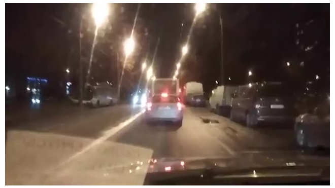 Видео: На Белы Куна BMW впечатался в троллейбус и остался "без морды"