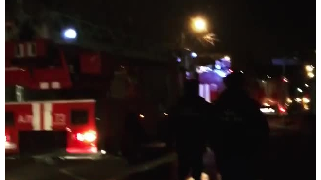 Очевидцы: При пожаре в Купчино погиб мужчина
