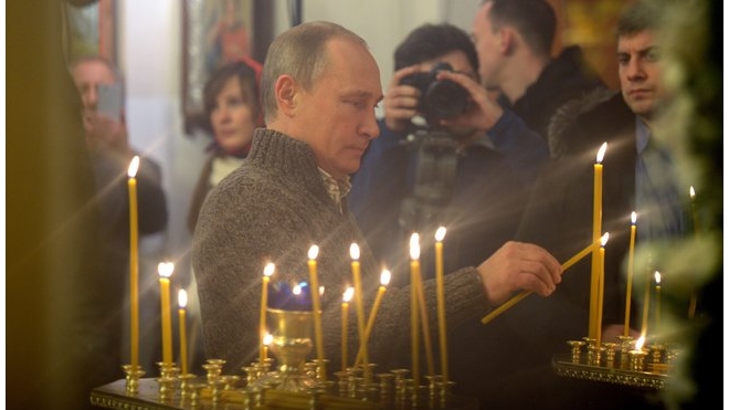 Владимир Путин поздравил христиан и присутствовал на рождественском богослужении в храме Покрова Пресвятой Богородицы